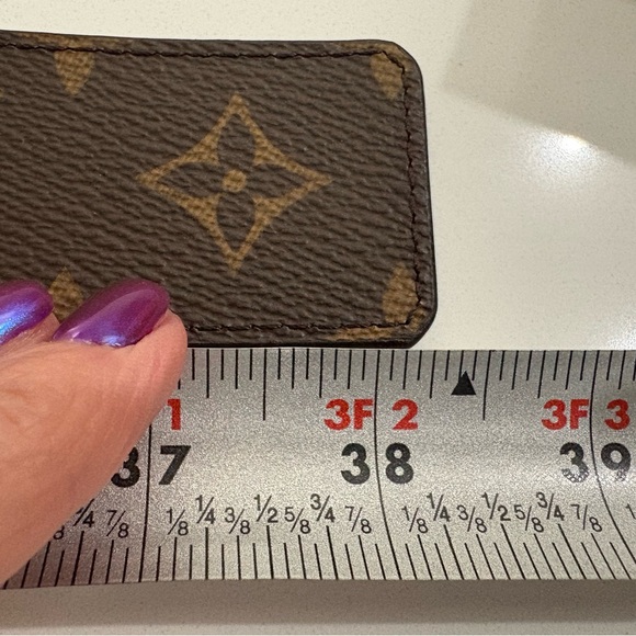 Authentic Louis Vuitton reversible belt - Picture 3 of 5